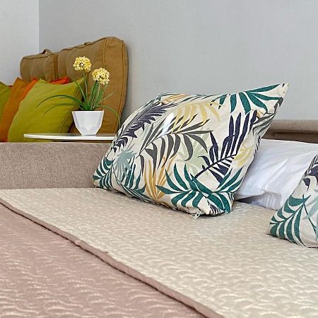 Studio With Access To The Garden. Open Pool. Beach Very Close. Wifi & Netflix Free Appartement Benalmádena Buitenkant foto