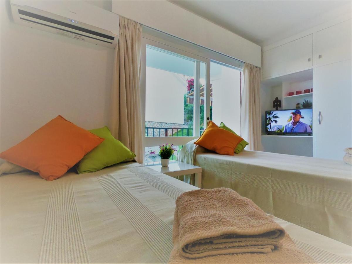 Studio With Access To The Garden. Open Pool. Beach Very Close. Wifi & Netflix Free Appartement Benalmádena Buitenkant foto